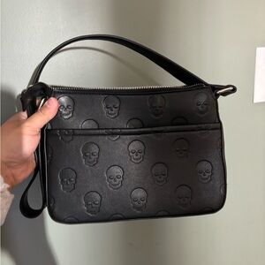 Betsey Johnson shoulder skull bag